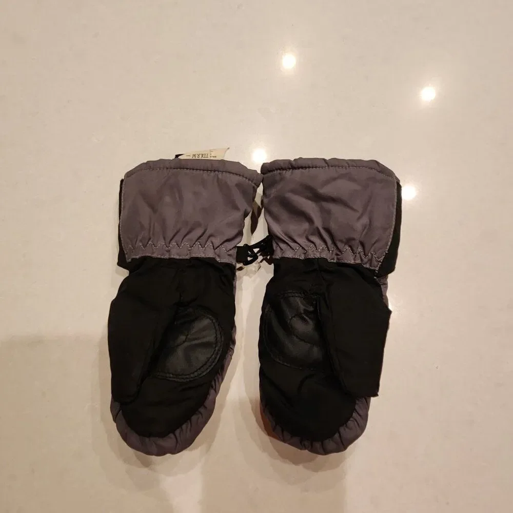DAKINE kids mittens. Size toddler M